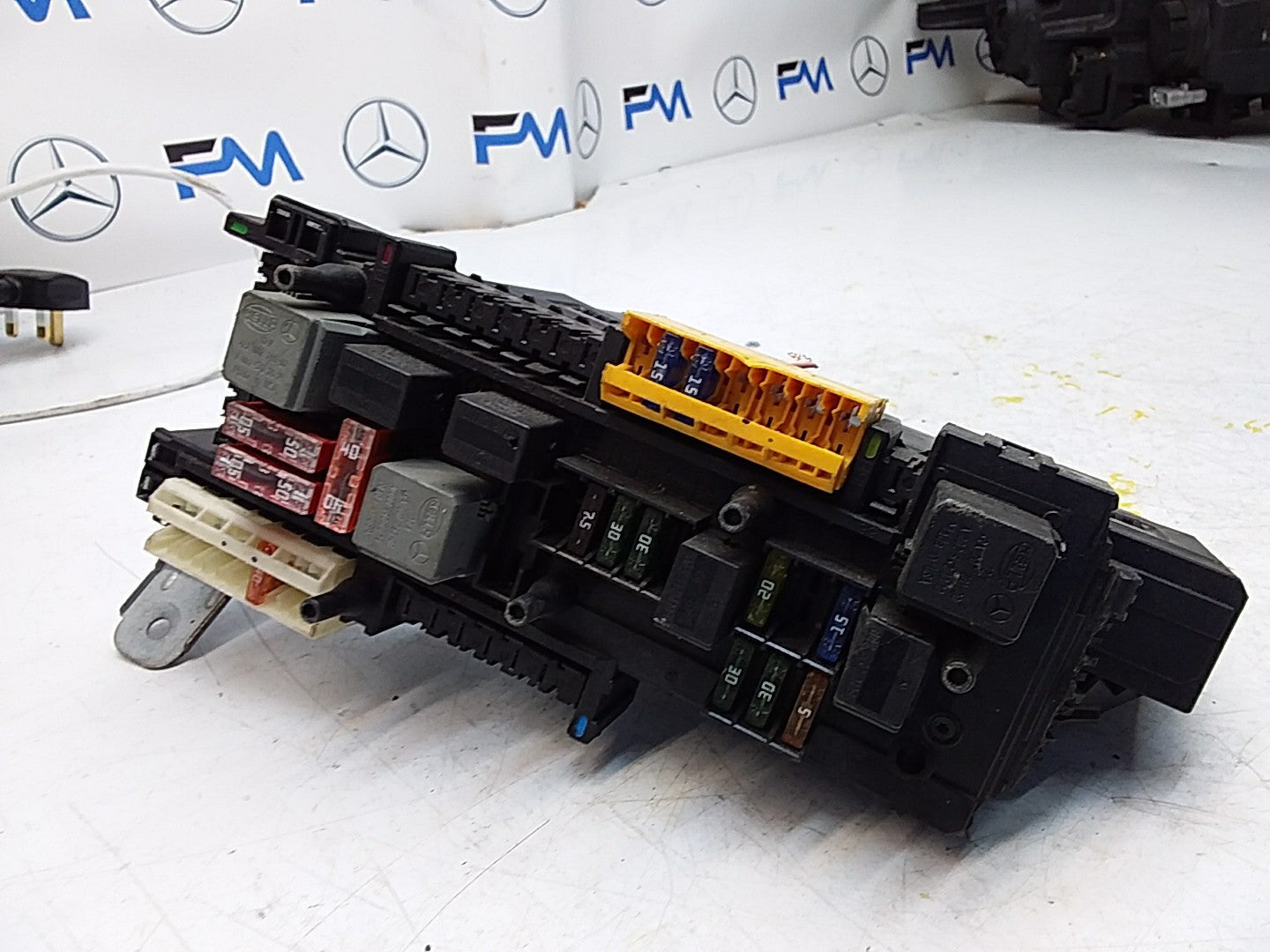 Mercedes C-CLASS W204 Fuse Box RELAY  A2045451869 FMF106