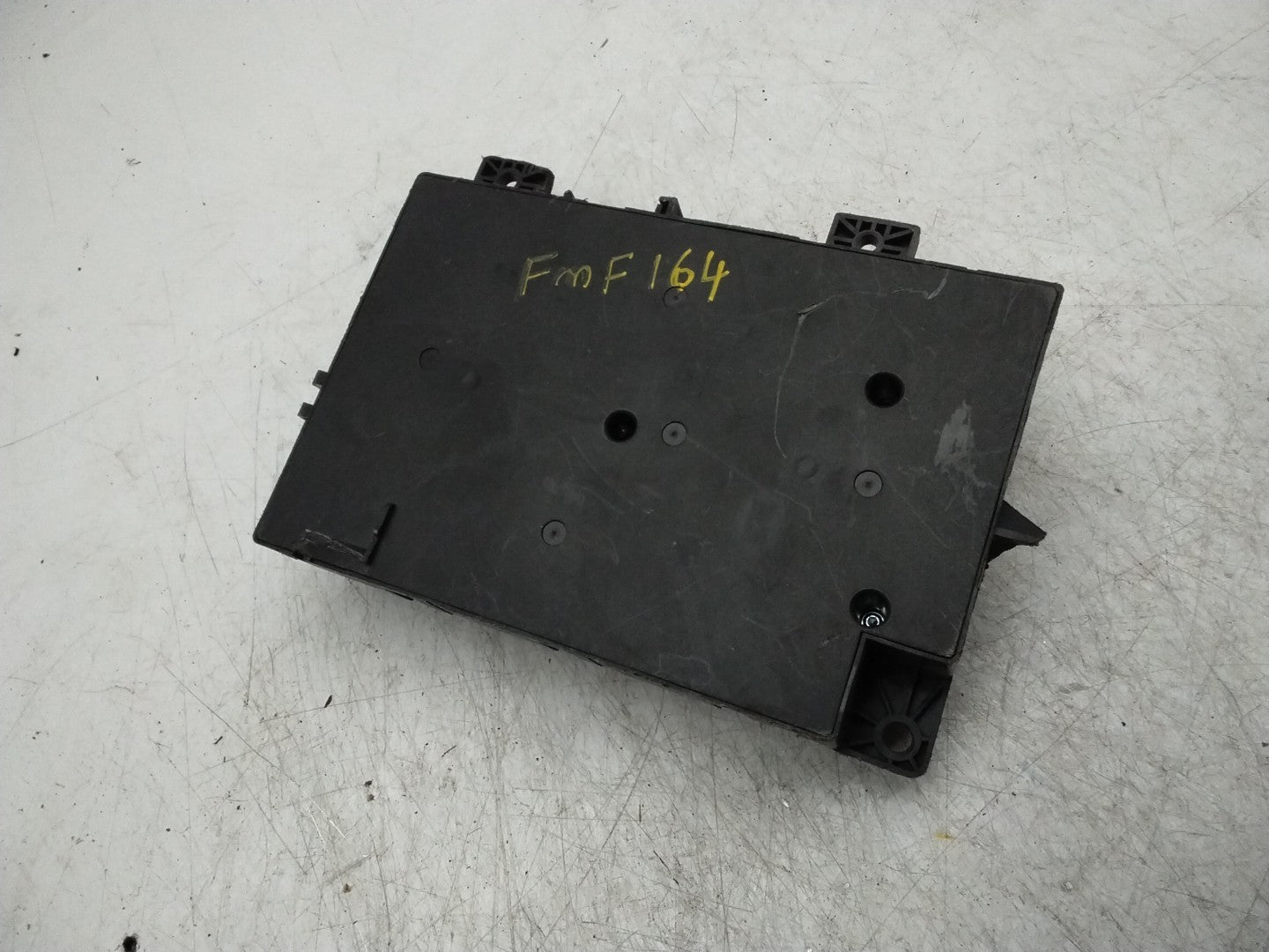 MITSUBISHI OUTLANDER FUSE RELAY  BOX  8637B687  FMF164