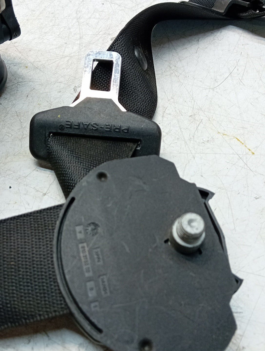 MERCEDES E CLASS W212  SEAT BELT FRONT LEFT PASSENGER SIDE A2128608585 FMS78 NSF