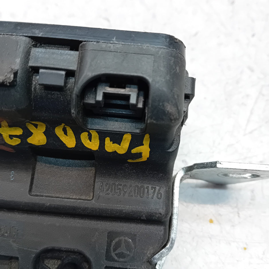 GENUINE MERCEDES BENZ C-CLASS W205 REAR SEAT LOCK / LATCH A2059200176 FM00873