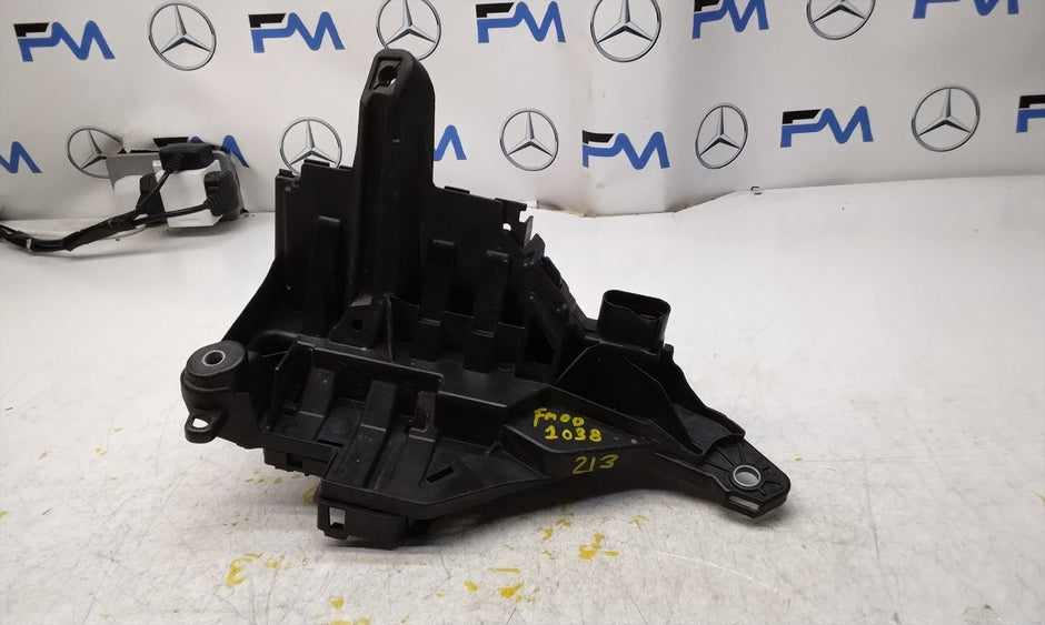 Mercedes C-CLASS W205 Fuse Relay Junction Box A2135400750 FM001038