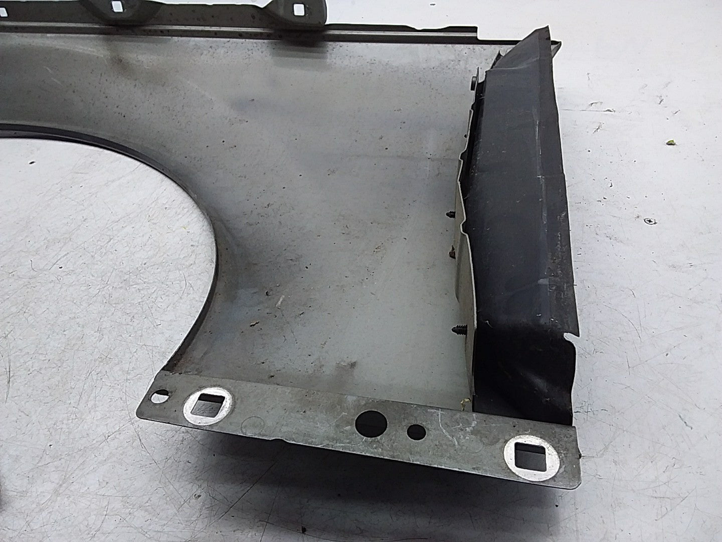 MERCEDES  E-CLASS W212 OS RIGHT DRIVER SIDE WINGS FMW21 2009 ONWARDS 