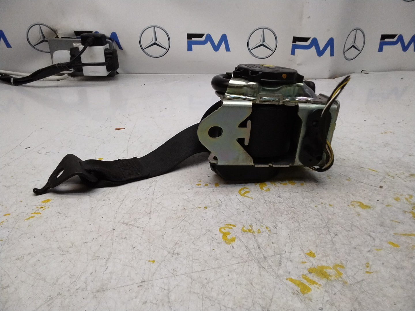 MERCEDES GLE W292 NEAR SIDE REAR SEAT BELT OEM A2928600185 FMS394 NSR