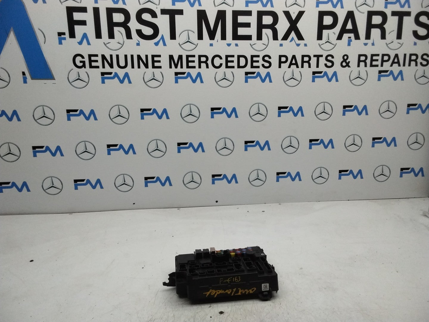 MITSUBISHI OUTLANDER FUSE RELAY  BOX  8637A869  FMF163
