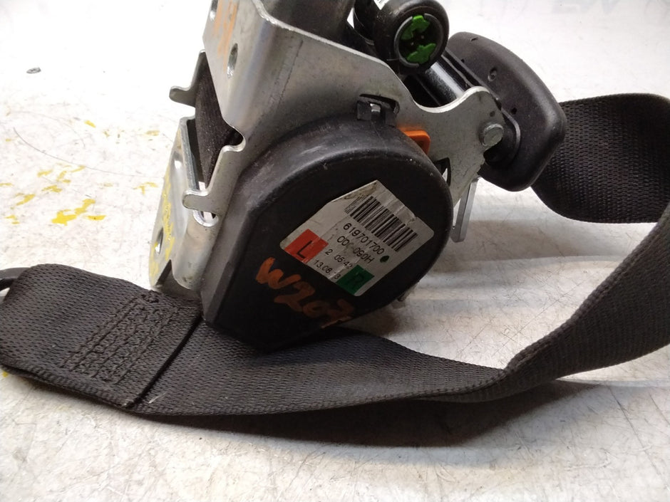 MERCEDES E CLASS SEAT BELT REAR RIGHT AND LEFT A2078602385 C207 FMS450 NSR OSR