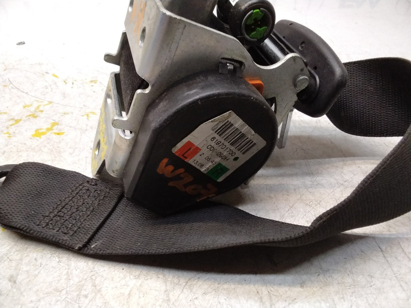 MERCEDES E CLASS SEAT BELT REAR RIGHT AND LEFT A2078602385 C207 FMS450 NSR OSR