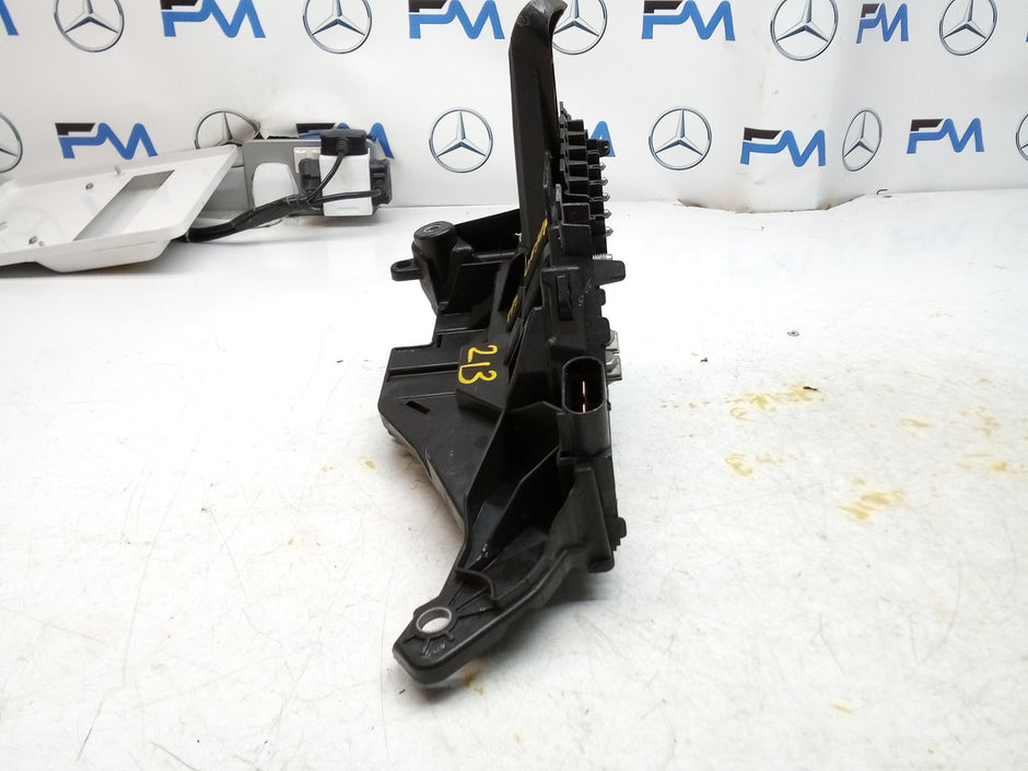 Mercedes E-CLASS W213 Fuse Relay Junction Box A2135400750 FM00789