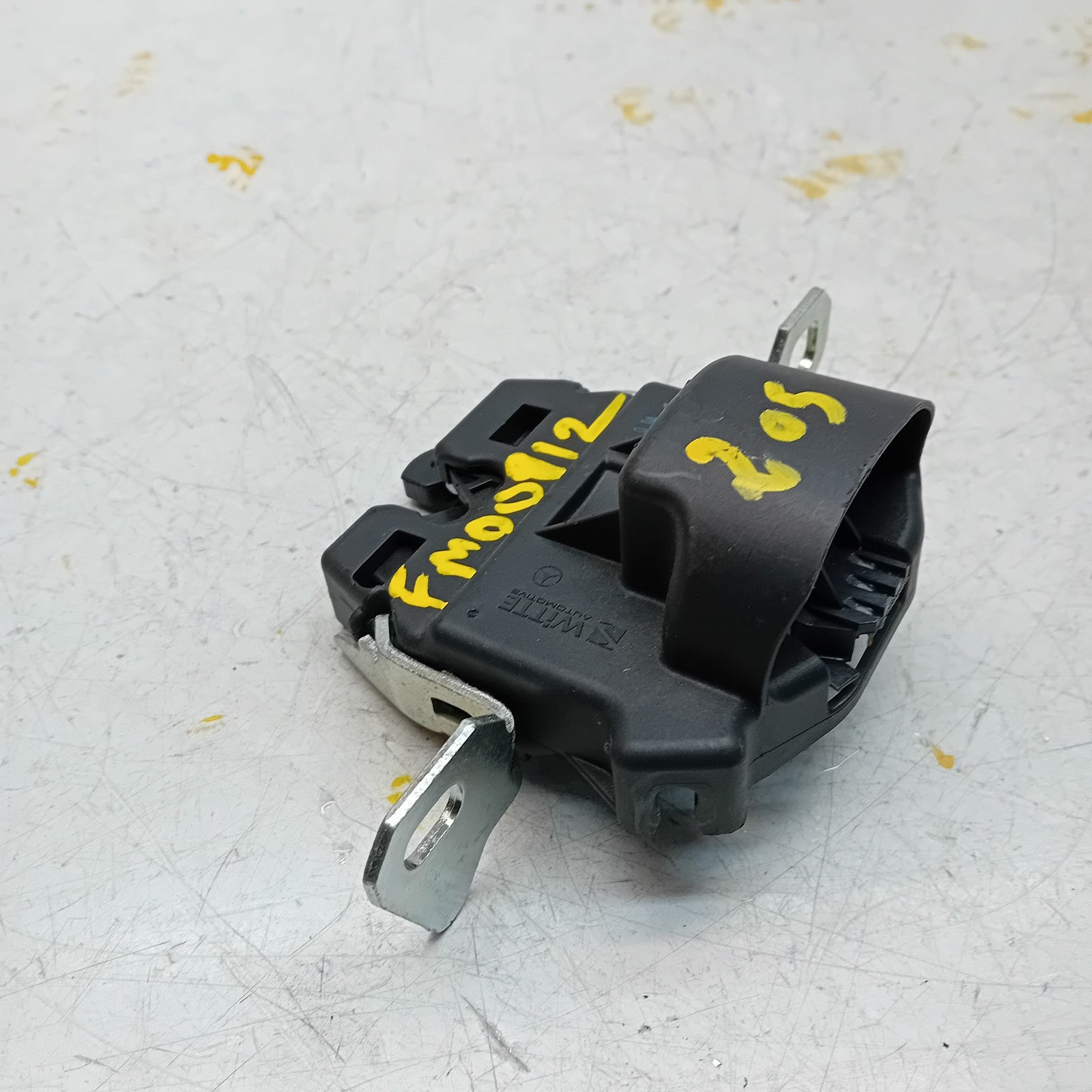 GENUINE MERCEDES BENZ C-CLASS W205 TRUNK LID LOCK LATCH FM00912
