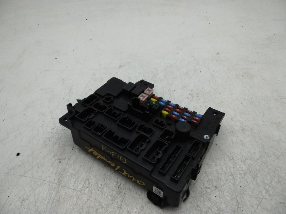 MITSUBISHI OUTLANDER FUSE RELAY  BOX  8637A869  FMF163