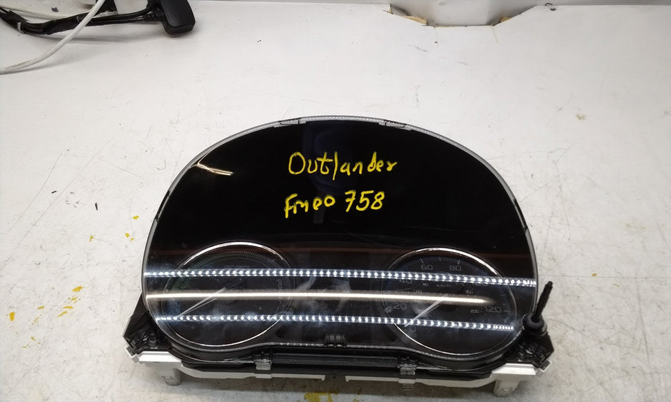 MITSUBISHI OUTLANDER 8100C544 SPEEDOMETER INSTRUMENT CLUSTER FM00758