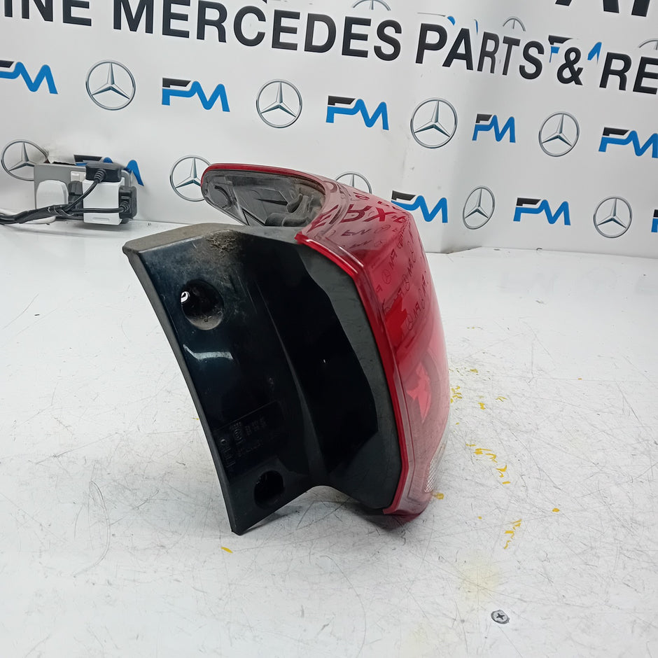 MITSUBISHI OUTLANDER DRIVER SIDE OS REAR TAIL LIGHT FMT189 HALF LED