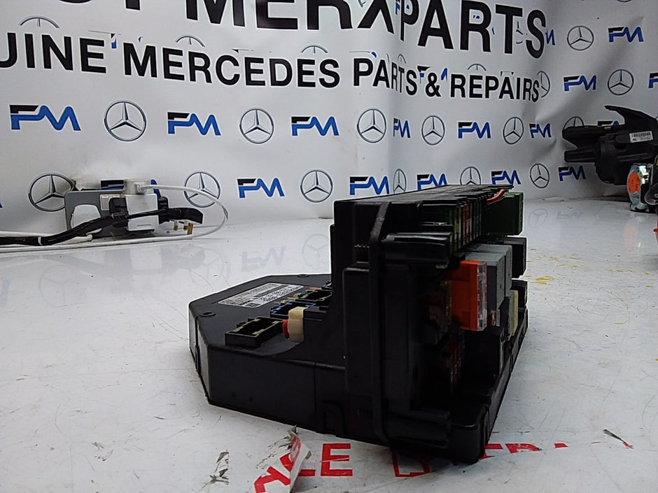 Mercedes E-CLASS W212 Fuse  Box RELAY A2129005722 FMF94