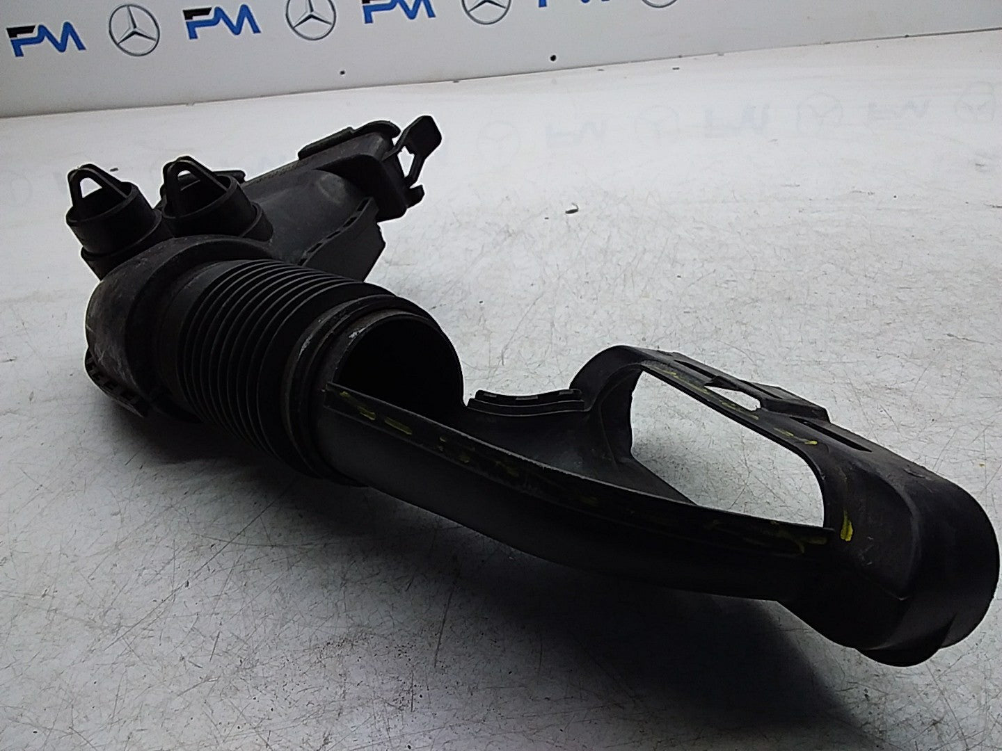 MERCEDES BENZ E-CLASS W213 AIR INTAKE TUBE A6540040097 FMI45 (DAMAGED)