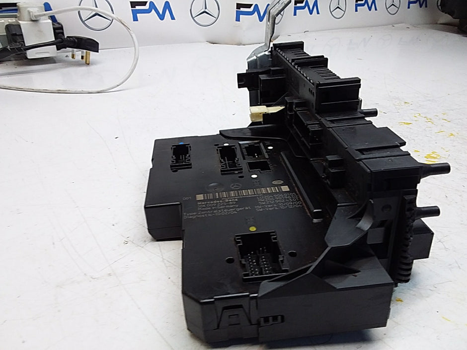MERCEDES C-CLASS W204  FUSE  BOX RELAY A2049060105 FMF103