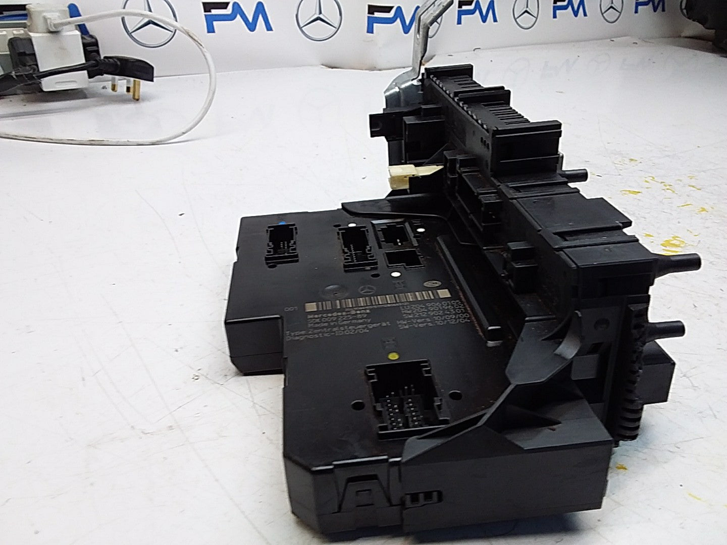 MERCEDES C-CLASS W204  FUSE  BOX RELAY A2049060105 FMF103