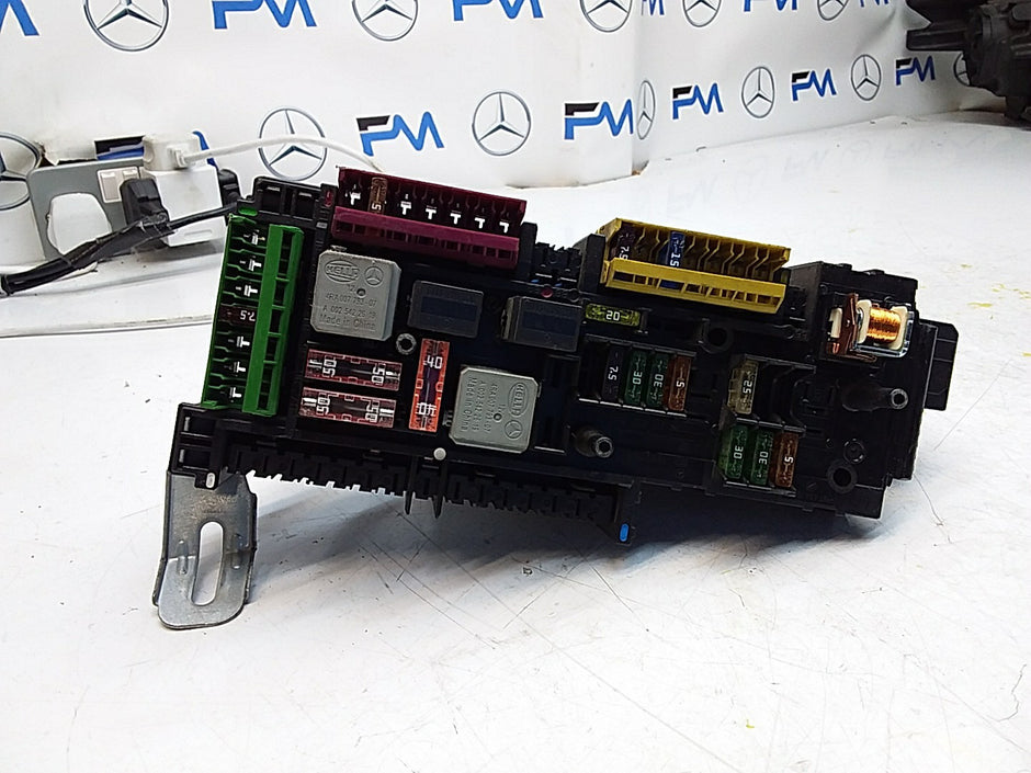 MERCEDES C-CLASS W204  FUSE  BOX RELAY A2049060205 FMF102