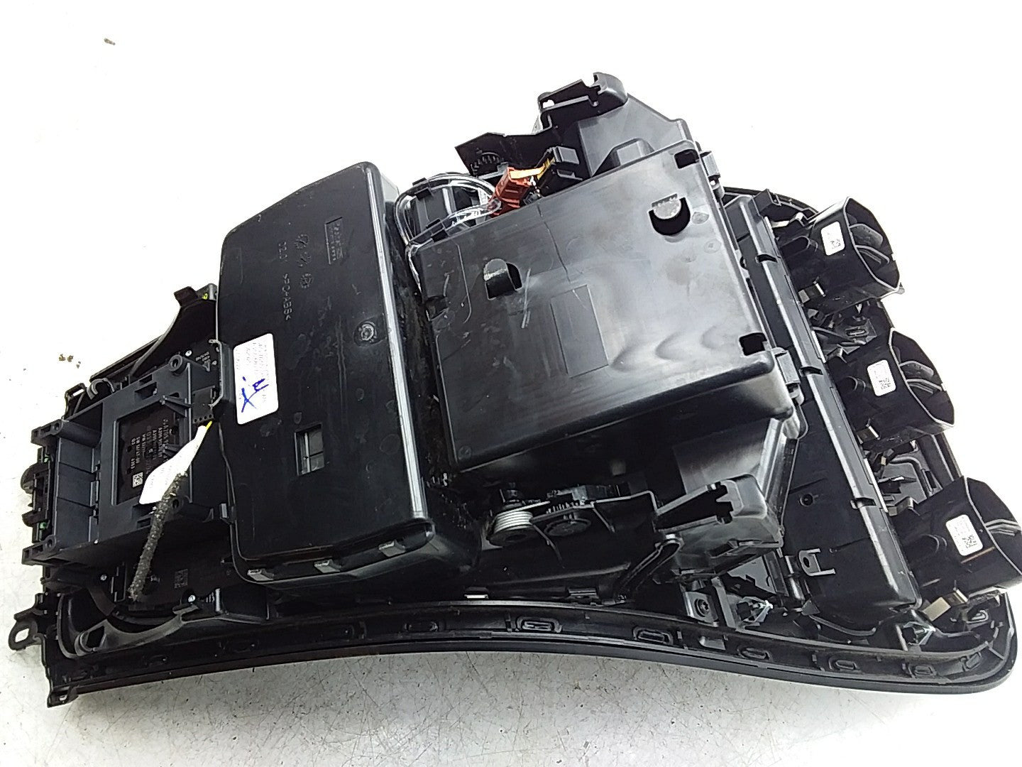 2014 ONWARDS MERCEDES C-CLASS W205 CENTRE  CONSOLE  A2056805107 FMK13 (DAMAGED)