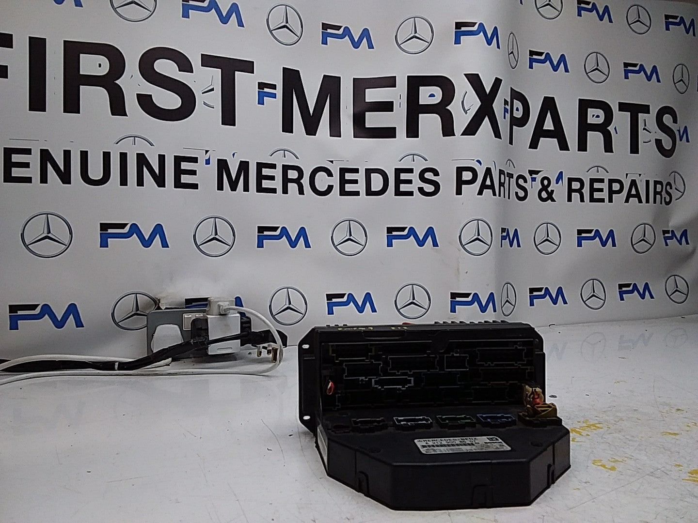 Mercedes E-CLASS W212 Fuse  Box RELAY A2129008507 FMF89