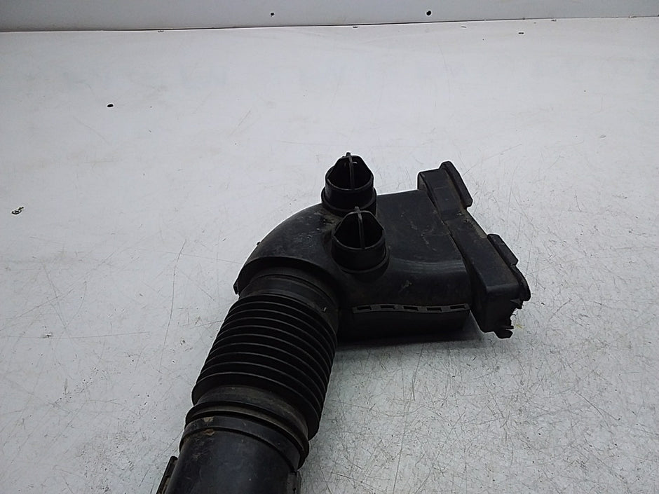 MERCEDES BENZ E-CLASS W213 AIR INTAKE TUBE A6540040097 FMI44