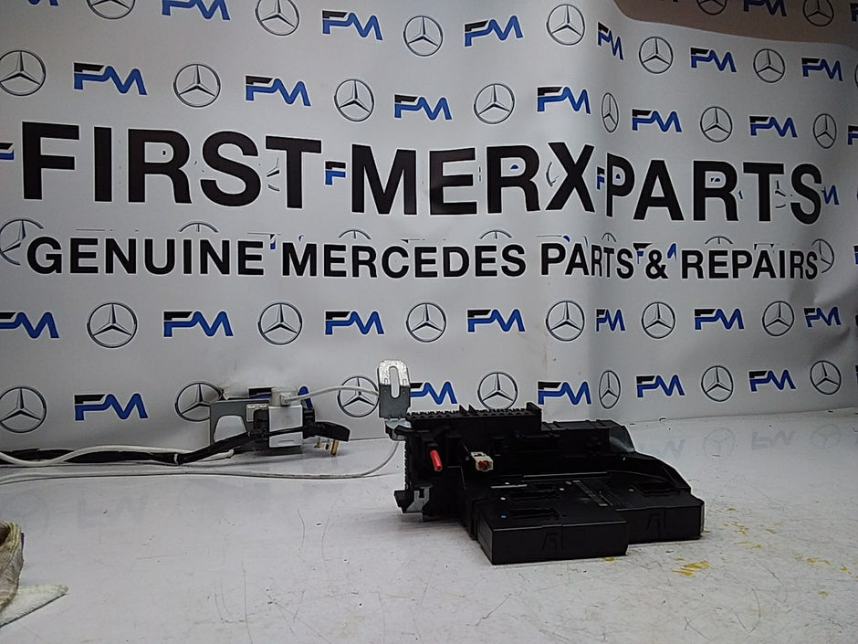 Mercedes E-CLASS W212 Fuse Box RELAY  A2129000004 FMF105