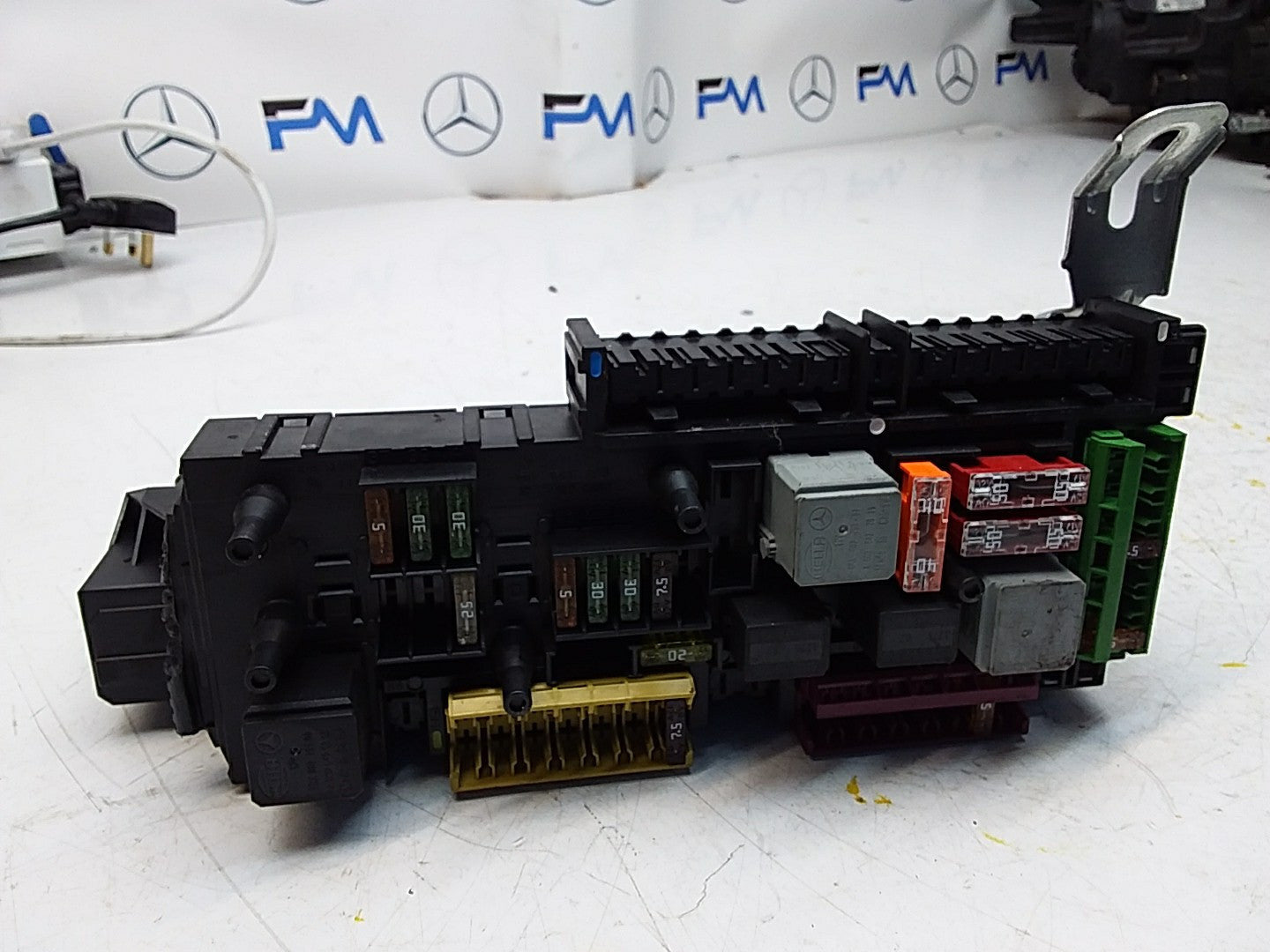 MERCEDES C-CLASS W204  FUSE  BOX RELAY A2049060105 FMF103