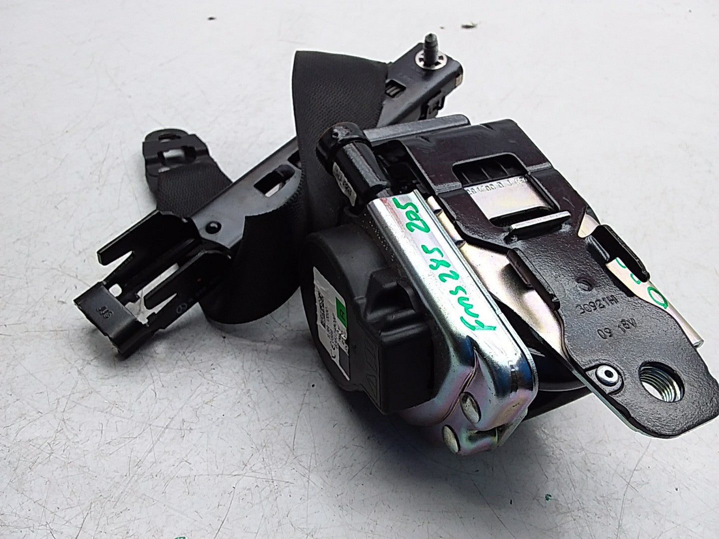 MERCEDES C-CLASS W205 SEAT BELT REAR RIGHT DRIVER SIDE A2058600285 FMS285 OSR
