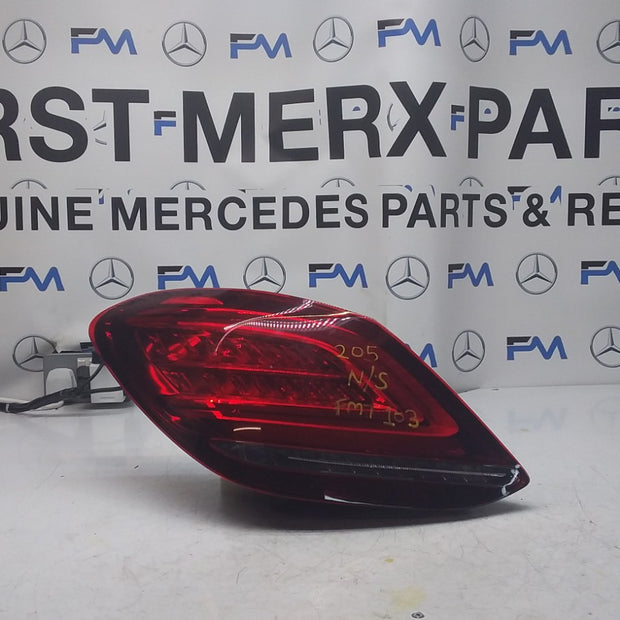 MERCEDES C-CLASS W205 PASSENGER SIDE NS REAR TAIL LIGHT 2014 FMT103