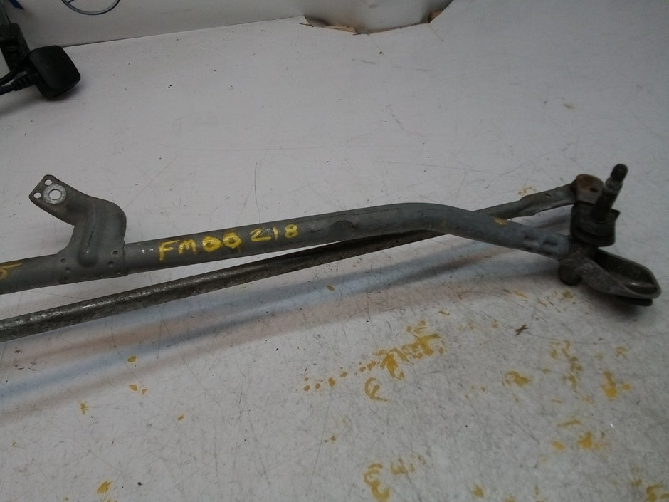 MERCEDES-BENZ C CLASS W205 FRONT WIPER MOTOR WITH LINKAGE A2059600940 FM00218