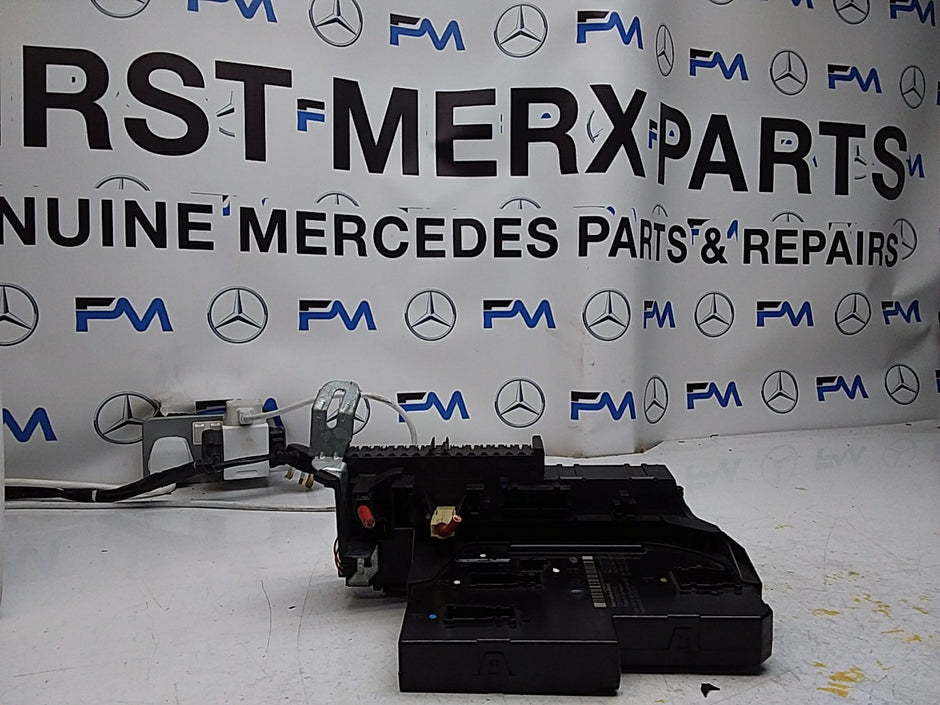 Mercedes E-CLASS W212 FUSE BOX RELAY  A2129009522 FMF111