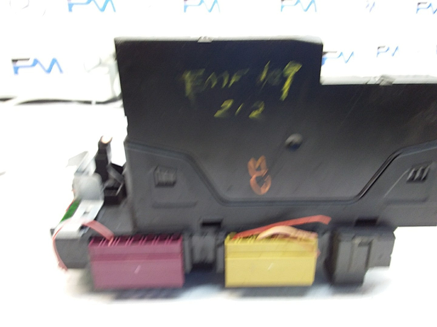 Mercedes E-CLASS W212 FUSE BOX RELAY  A2129003922 FMF109
