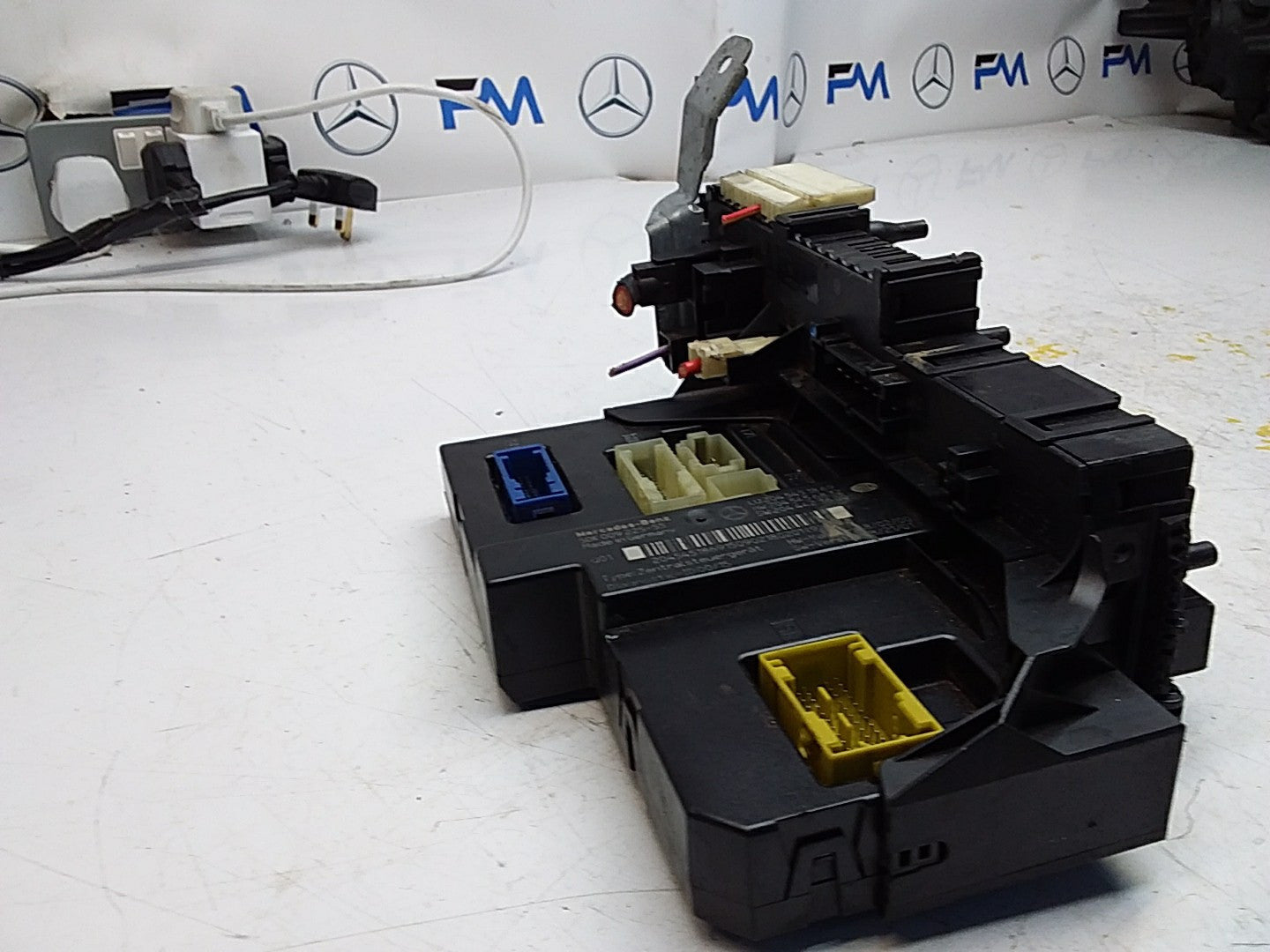 Mercedes C-CLASS W204 Fuse Box RELAY  A2045451869 FMF106