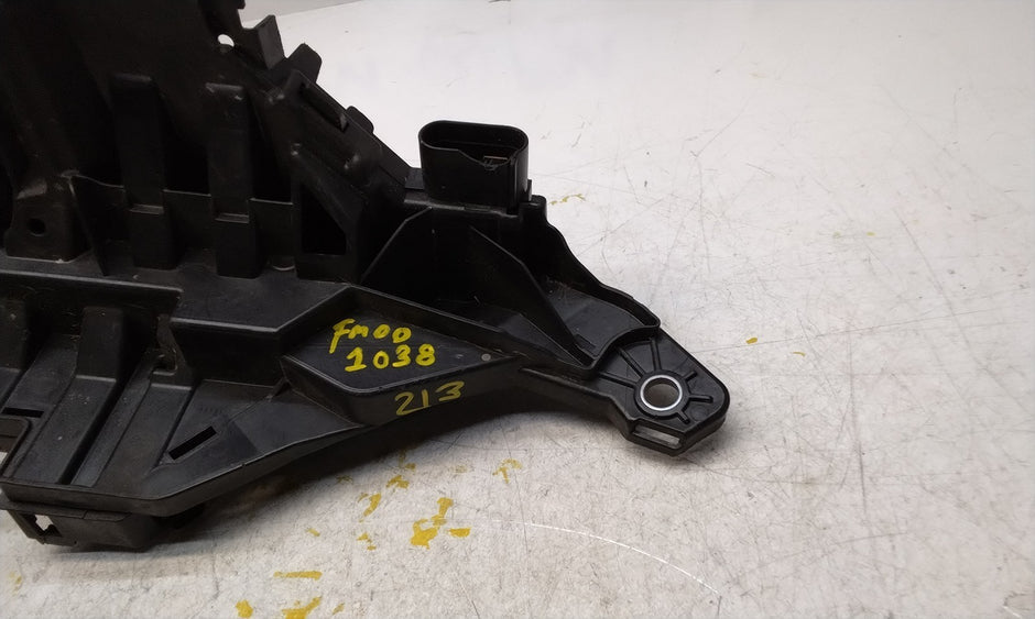 Mercedes C-CLASS W205 Fuse Relay Junction Box A2135400750 FM001038