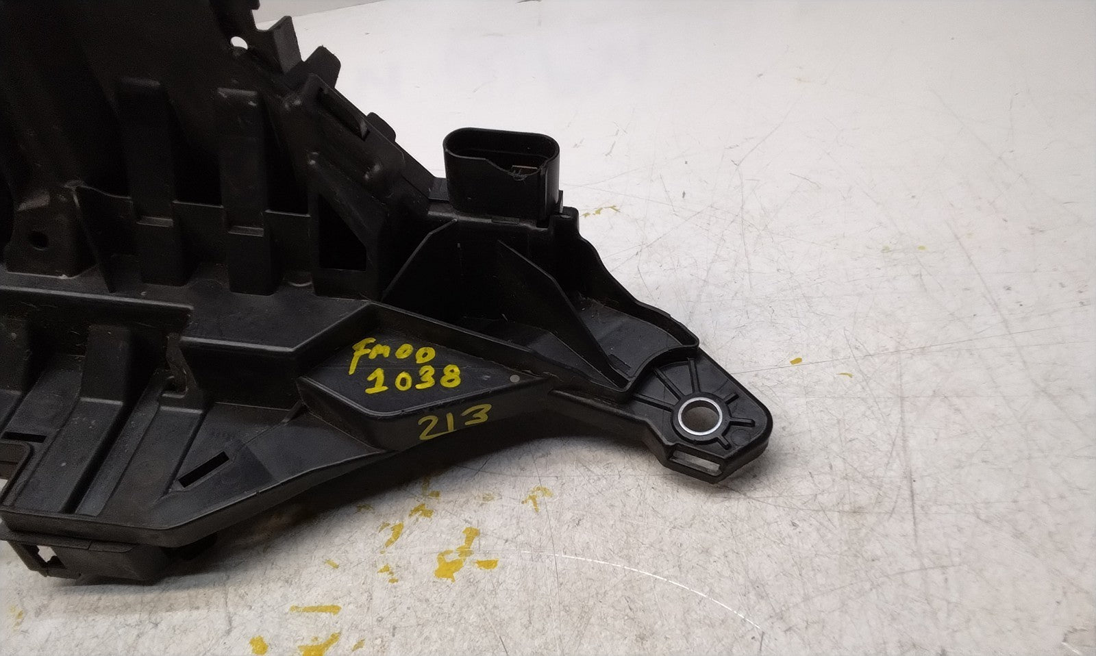 Mercedes C-CLASS W205 Fuse Relay Junction Box A2135400750 FM001038