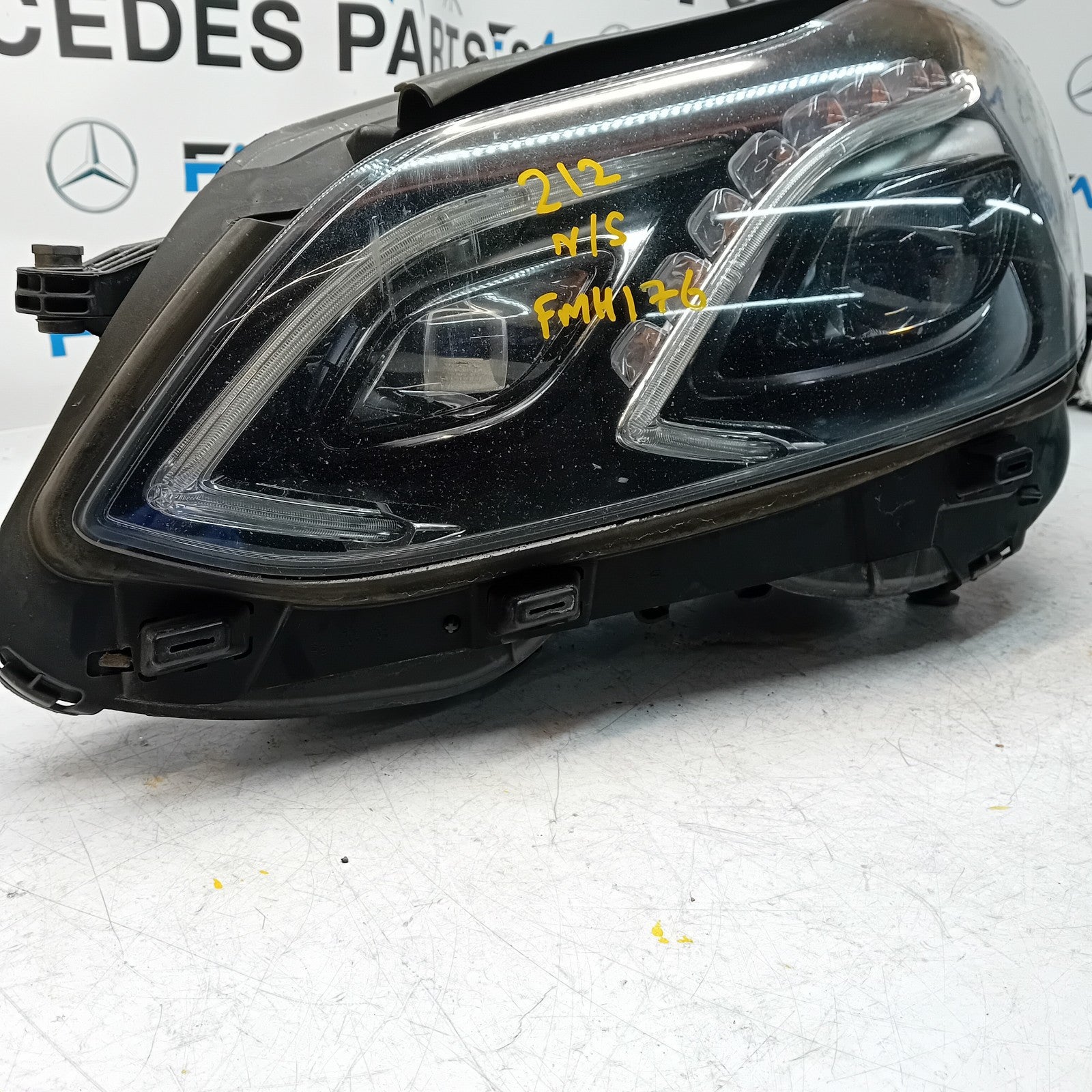 MERCEDES E-CLASS W212 HEADLIGHT PASSENGER NS LEFT A2129062903 2015 FMH176