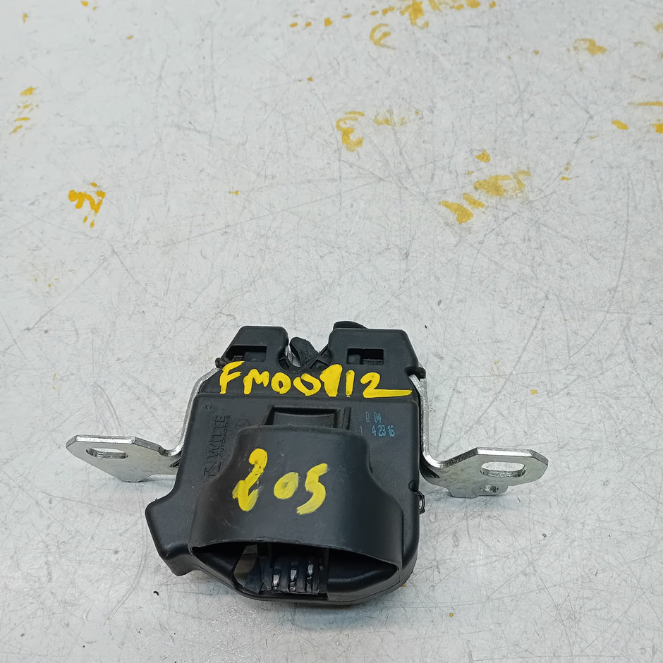 GENUINE MERCEDES BENZ C-CLASS W205 TRUNK LID LOCK LATCH FM00912