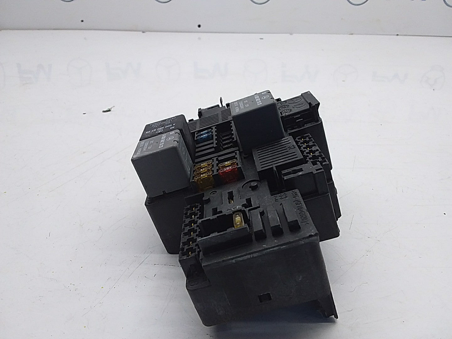 MERCEDES E CLASS FUSE RELAY BOX A2139065706 W213 2016 ONWARDS  FMF52