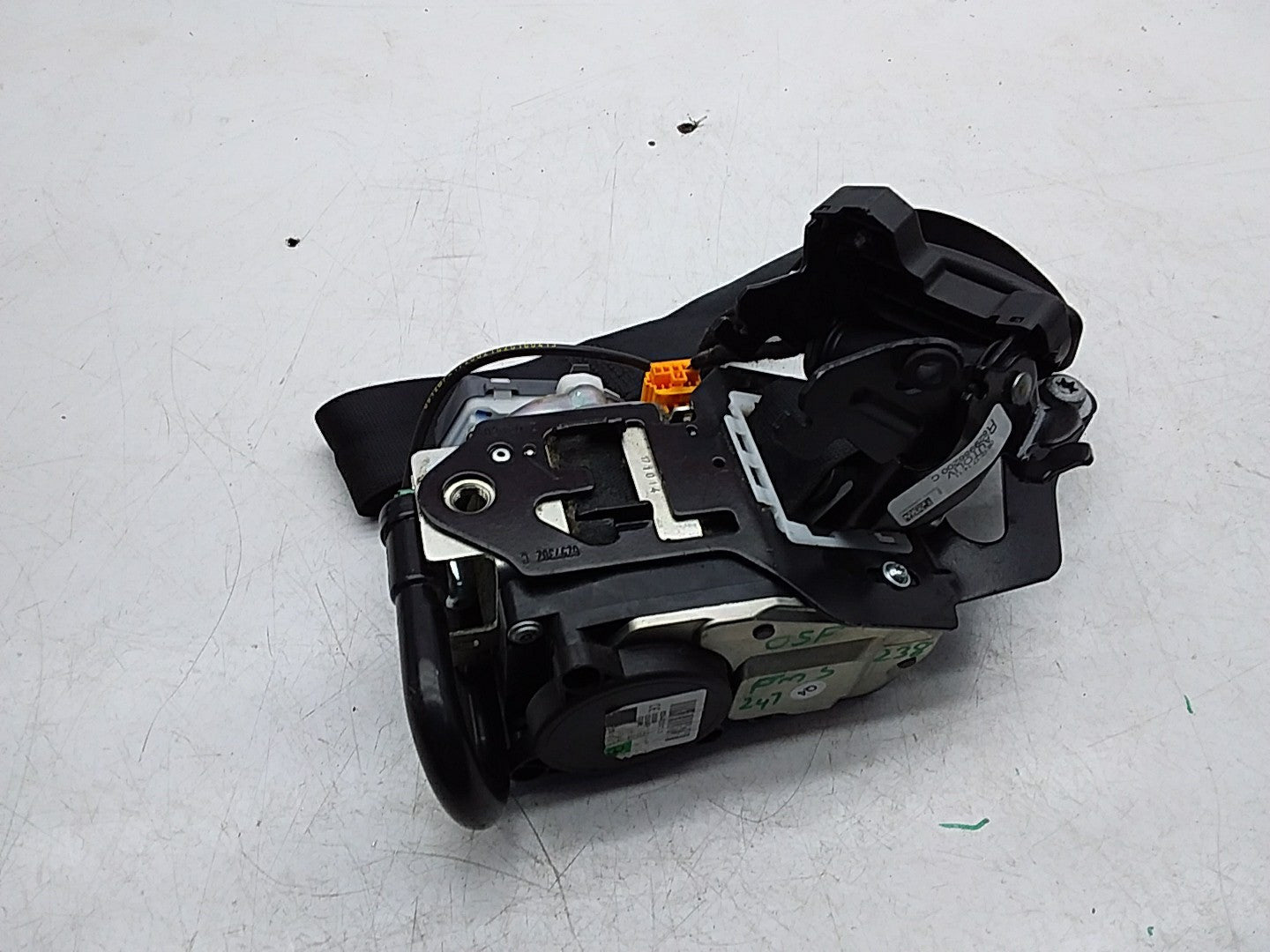 MERCEDES E-CLASS W238 SEAT BELT FRONT RIGHT DRIVER SIDE A2388602900 FMS247 OSF