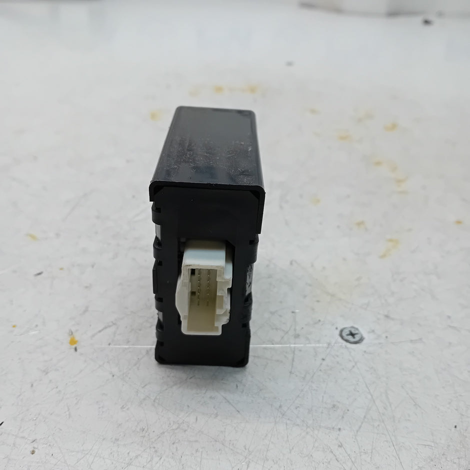 MITSUBISHI OUTLANDER 2015-19 FOUR WHEEL DRIVE CONTROL MODULE 8631A955 FM00960