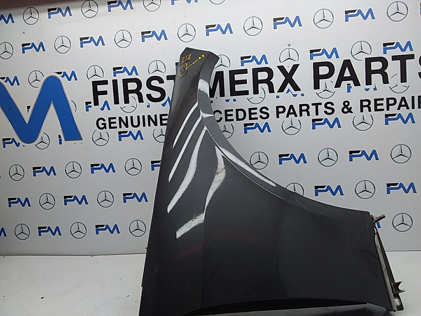 MERCEDES  E-CLASS W212 OS RIGHT DRIVER SIDE WINGS FMW23 (DAMAGED)