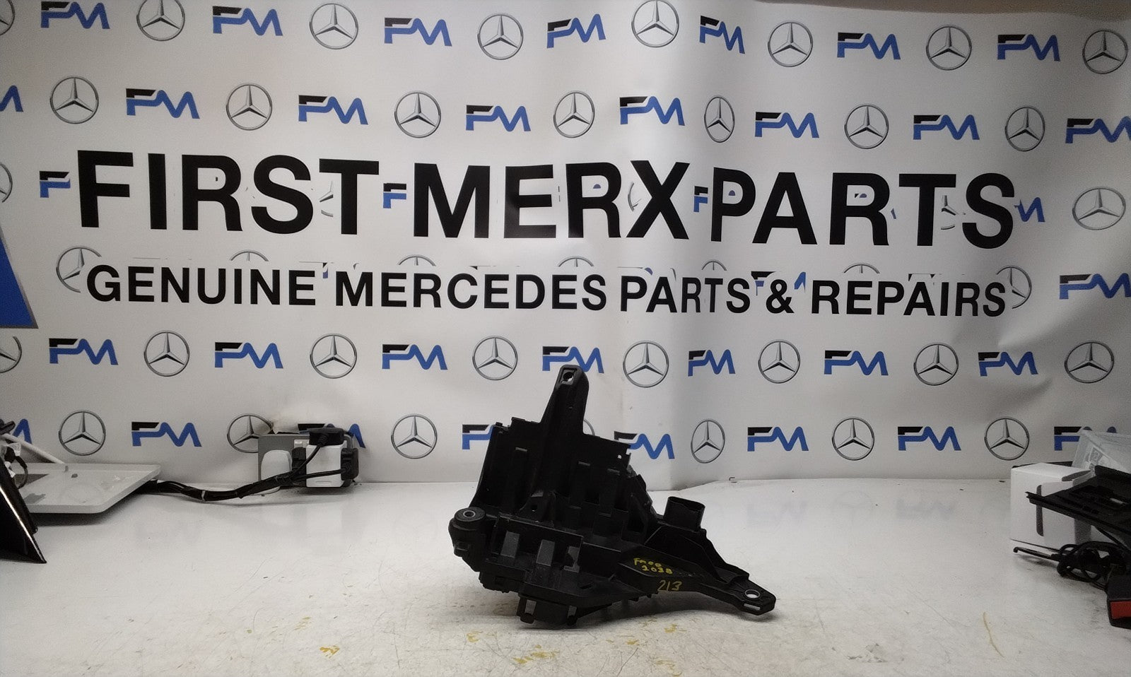 Mercedes C-CLASS W205 Fuse Relay Junction Box A2135400750 FM001038
