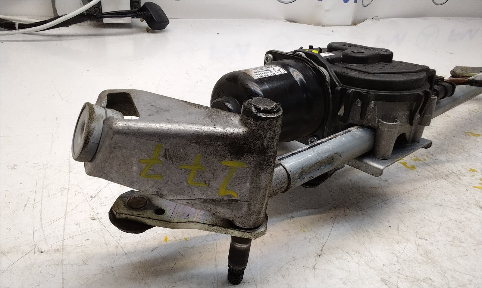 MERCEDES-BENZ A CLASS W177  FRONT WIPER MOTOR WITH LINKAGE A1779064801 FM00749