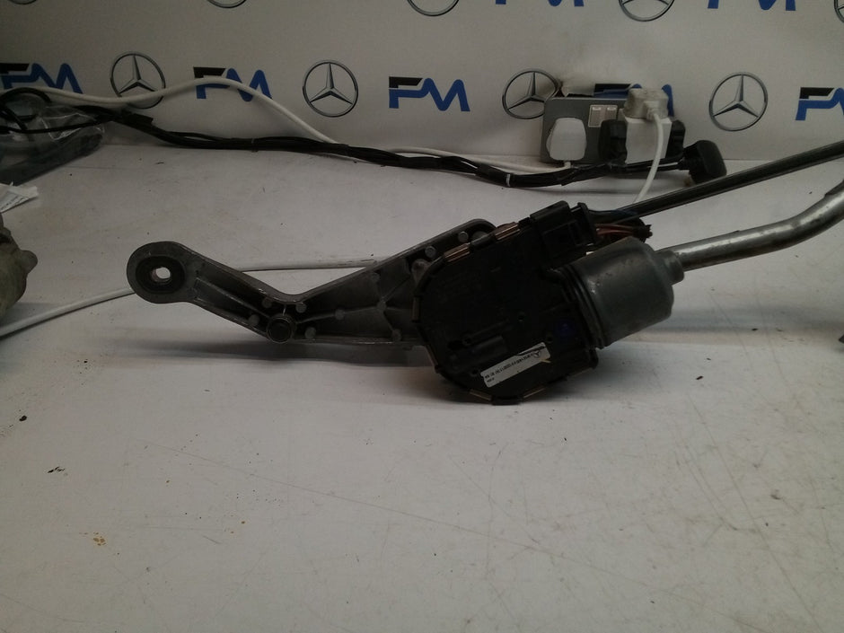 MERCEDES-BENZ C CLASS W205 FRONT WIPER MOTOR WITH LINKAGE A2059600940 FM00218
