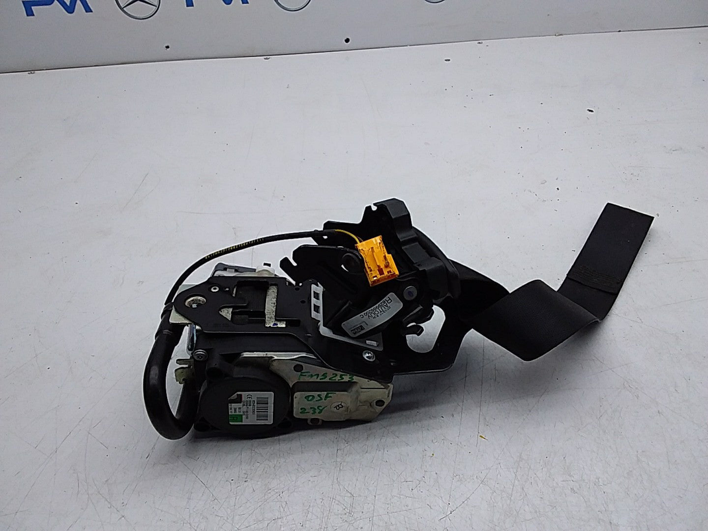 MERCEDES E-CLASS W238 SEAT BELT FRONT RIGHT DRIVER SIDE A2388602900 FMS253 OSF