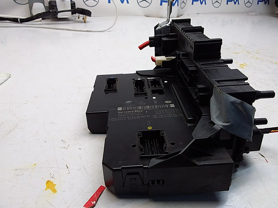 Mercedes E-CLASS W212 Fuse Box RELAY  A2129000004 FMF105