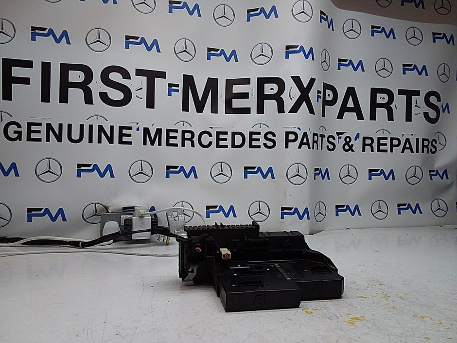 Mercedes E-CLASS W212 Fuse Box RELAY  A2129009622 FMF107