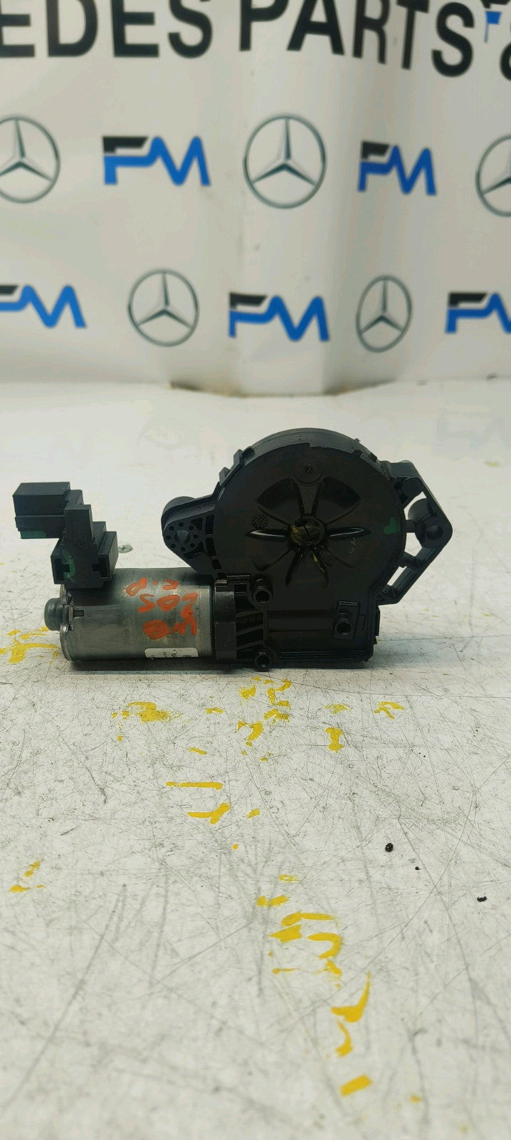 Mercedes C-CLASS W205 2018 Sunroof Motor Regulator 0390200101 FM00702