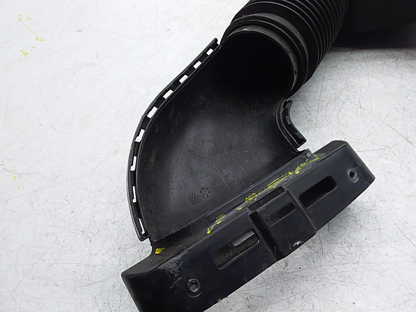 MERCEDES BENZ E-CLASS W213 AIR INTAKE TUBE A6540040097 FMI45 (DAMAGED)