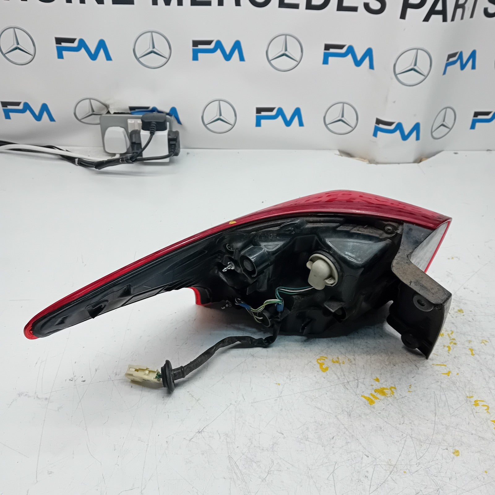 MITSUBISHI OUTLANDER DRIVER SIDE OS REAR TAIL LIGHT FMT189 HALF LED