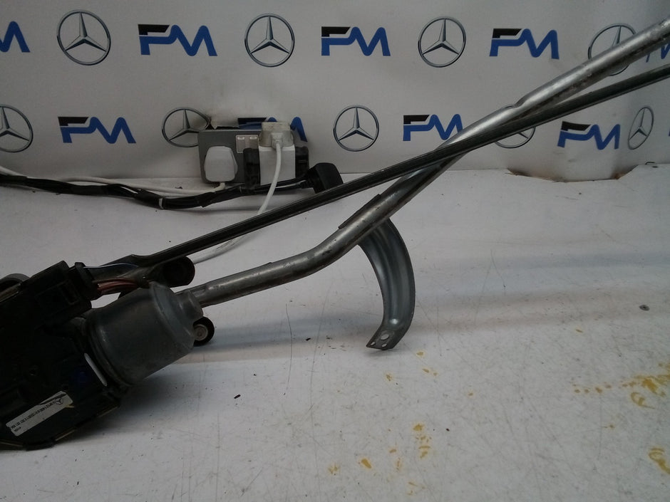 MERCEDES-BENZ C CLASS W205 FRONT WIPER MOTOR WITH LINKAGE A2059600940 FM00218