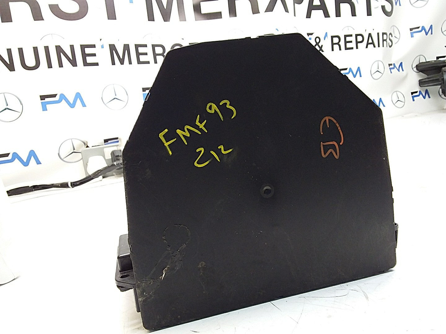 Mercedes E-CLASS W212 Fuse  Box RELAY A2129005722 FMF93